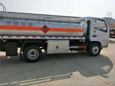 東風小多利卡5噸8噸流動加油車與攪拌車的應用與優(yōu)勢